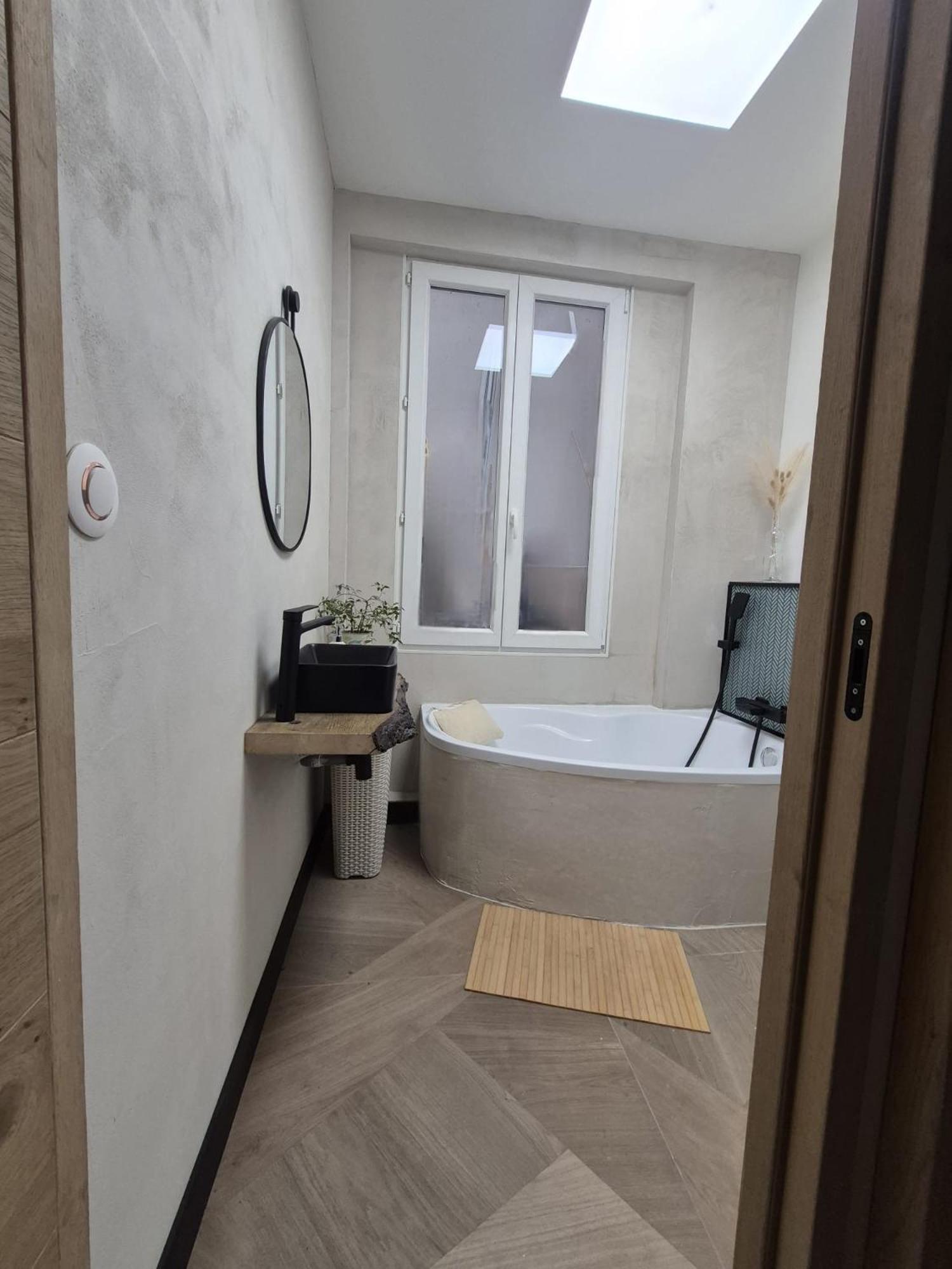 Appartement Haussmannien A La Cathedrale De *